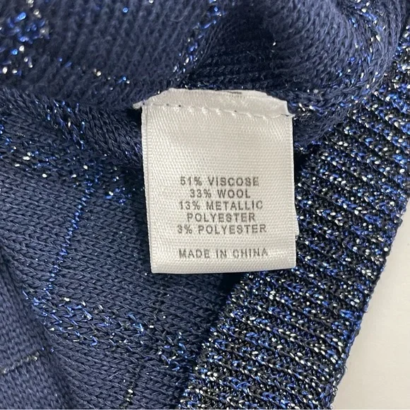 St. John Metallic Diamond Lace Knit Cardigan and Tank Top Set… - Picture 16 of 16